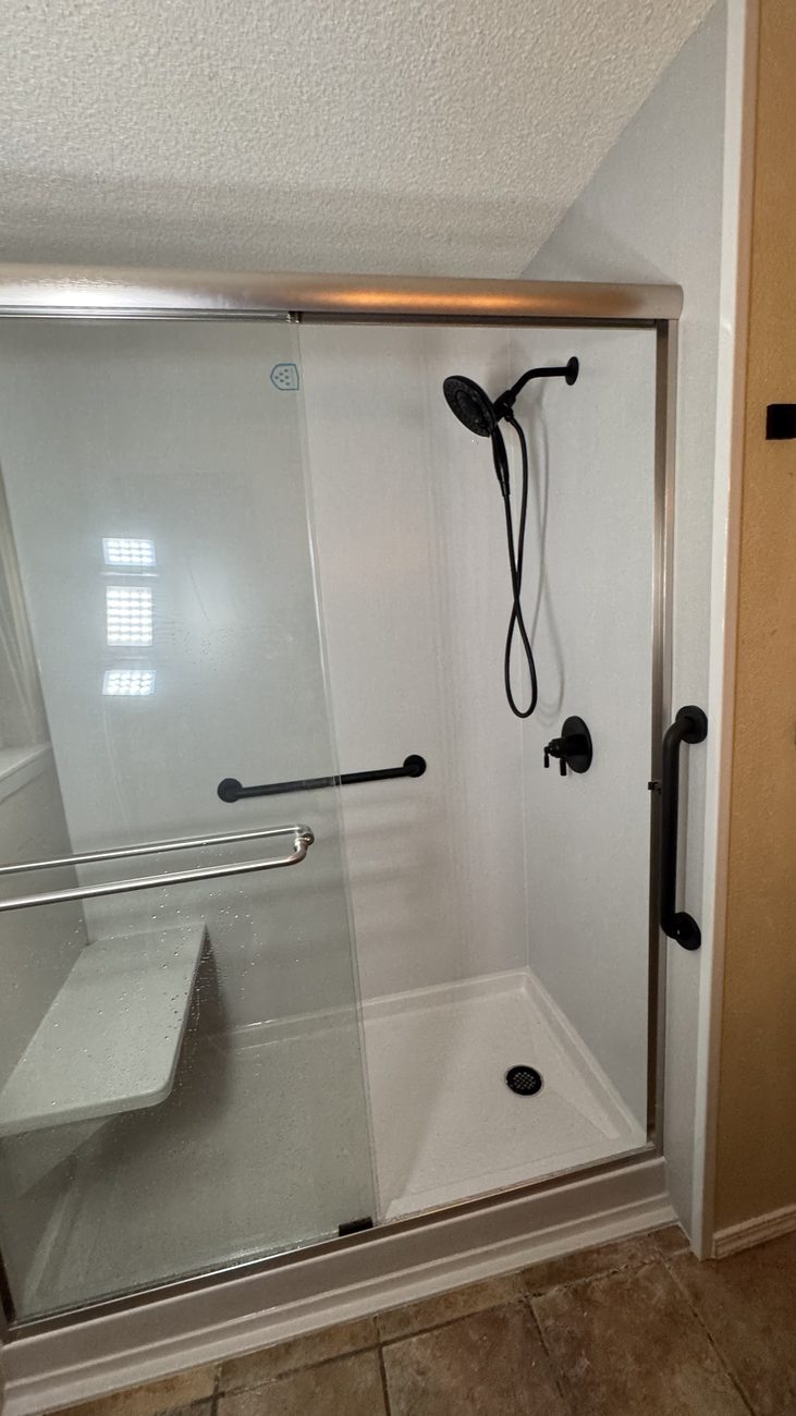 Marble-look shower with built-in bench